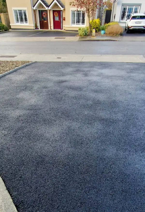 Tarmac driveway cleaned